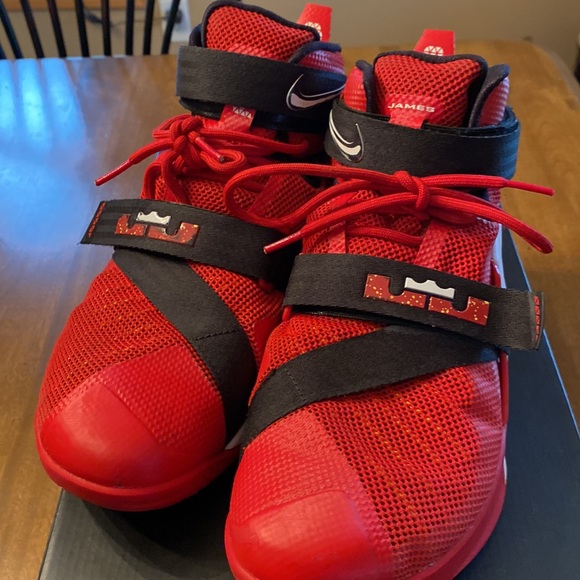 EUC Lebrun James sneakers. With the box! - Picture 3 of 9